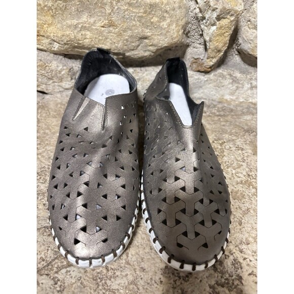 ERIC MICHAEL Bronze Laser Cut Slip On Leather White Sole Espadrille Shoes 38/7.5 - Picture 3 of 7